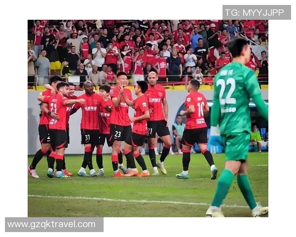 上港与富力激烈冲突引发球迷热议赛场秩序亟待改善