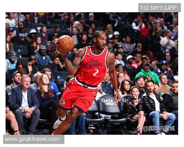 快船与掘金激战正酣小卡渴望球权引发关注