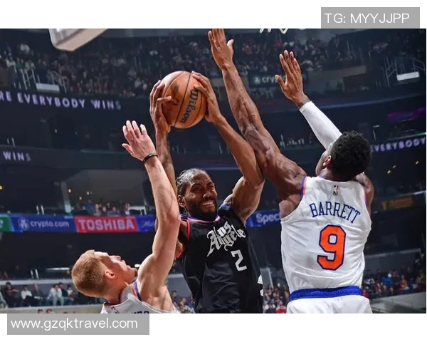 火箭队与快船队激战第4场争夺季后赛晋级关键胜利