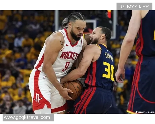 勇士与火箭激战10月18日NBA赛场精彩对决引发球迷热议 勇士与火箭激战10月18日NBA赛场精彩对决引发球迷热议