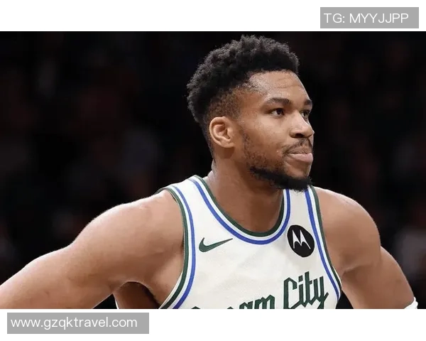 扬尼斯阿德托昆博的篮球传奇之路与未来展望 扬尼斯阿德托昆博的篮球传奇之路与未来展望