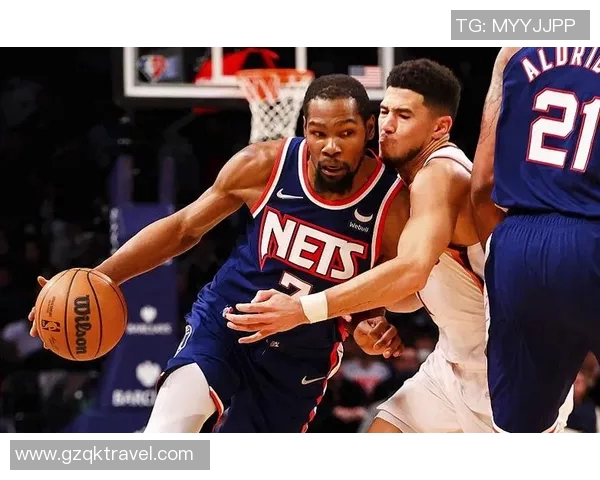 杜兰特与布克的巅峰对决谁能引领球队走向辉煌之路 杜兰特与布克的巅峰对决谁能引领球队走向辉煌之路